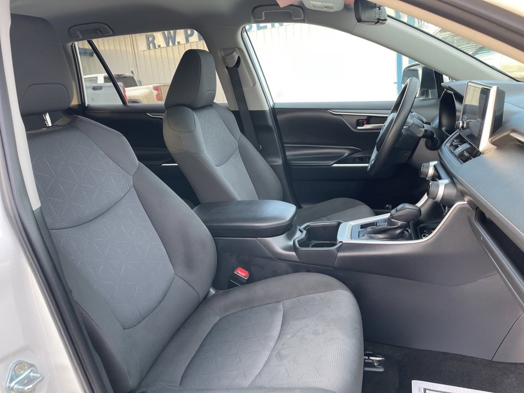 Used 2025 Toyota RAV4 XLE image 18