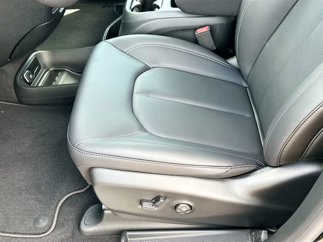 New 2025 Chrysler Pacifica Select image 13