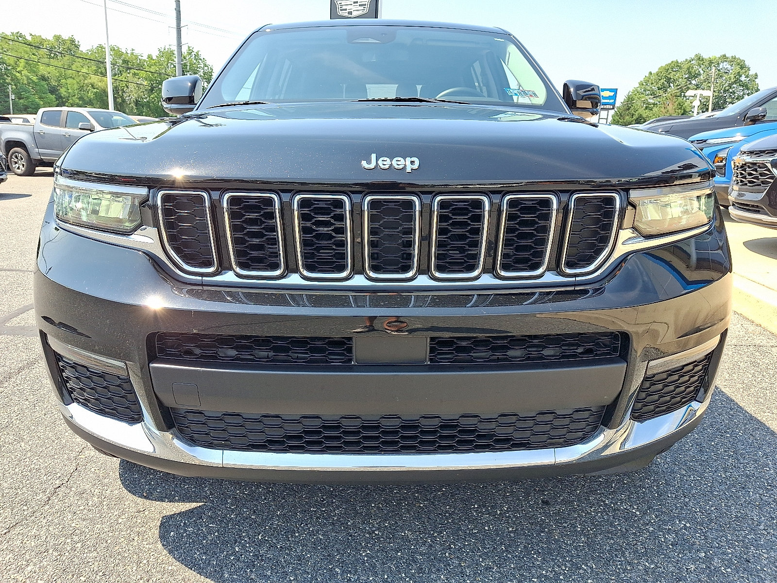 Used 2022 Jeep Grand Cherokee L Limited AWD/4WD image 2