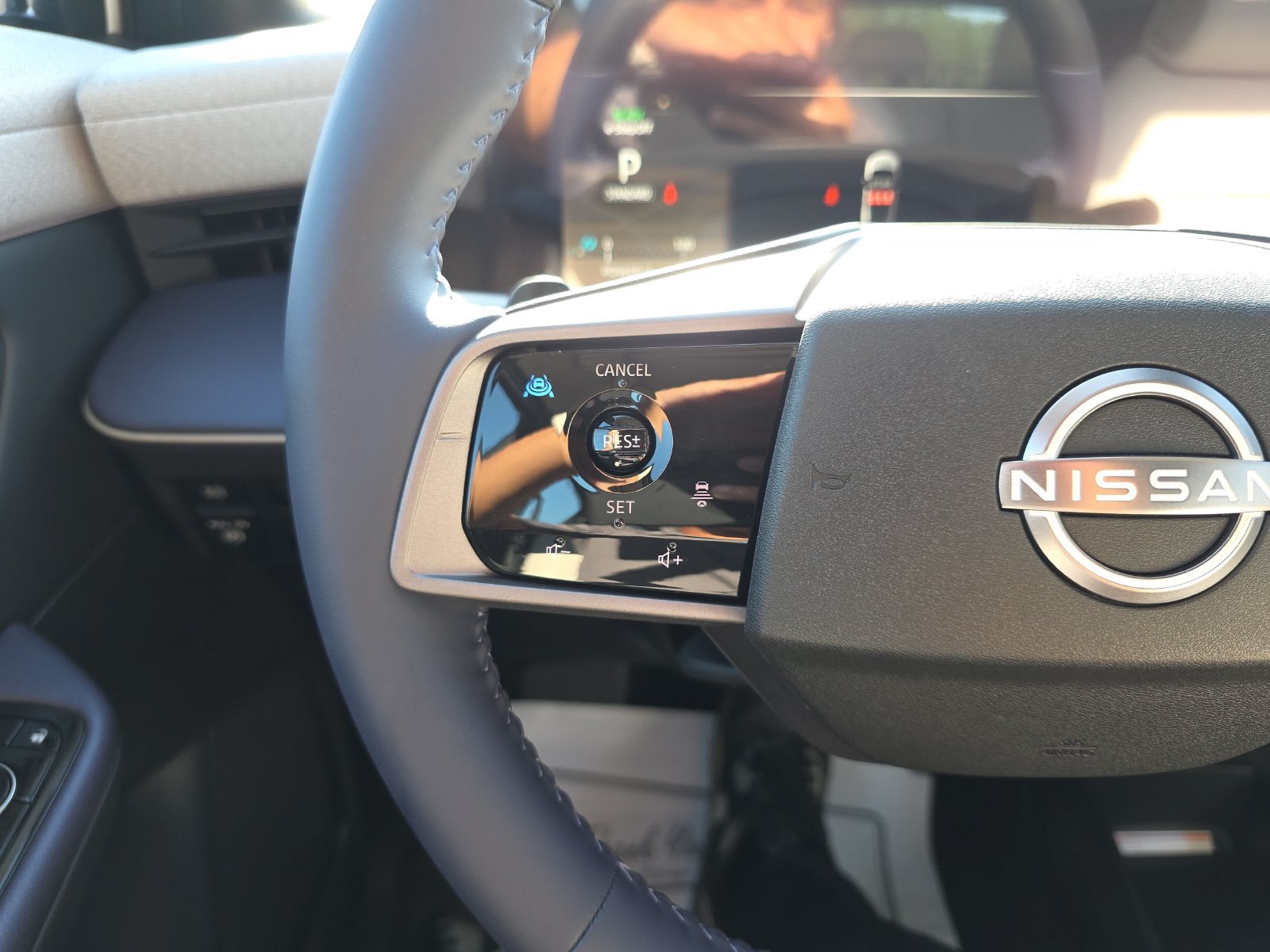 New 2026 Nissan Leaf Platinum+ w/ Illuminated Package FWD image 17