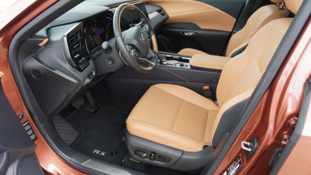 Used 2025 Lexus RX 350 Premium w/ Accessory Package (Z1) FWD image 8