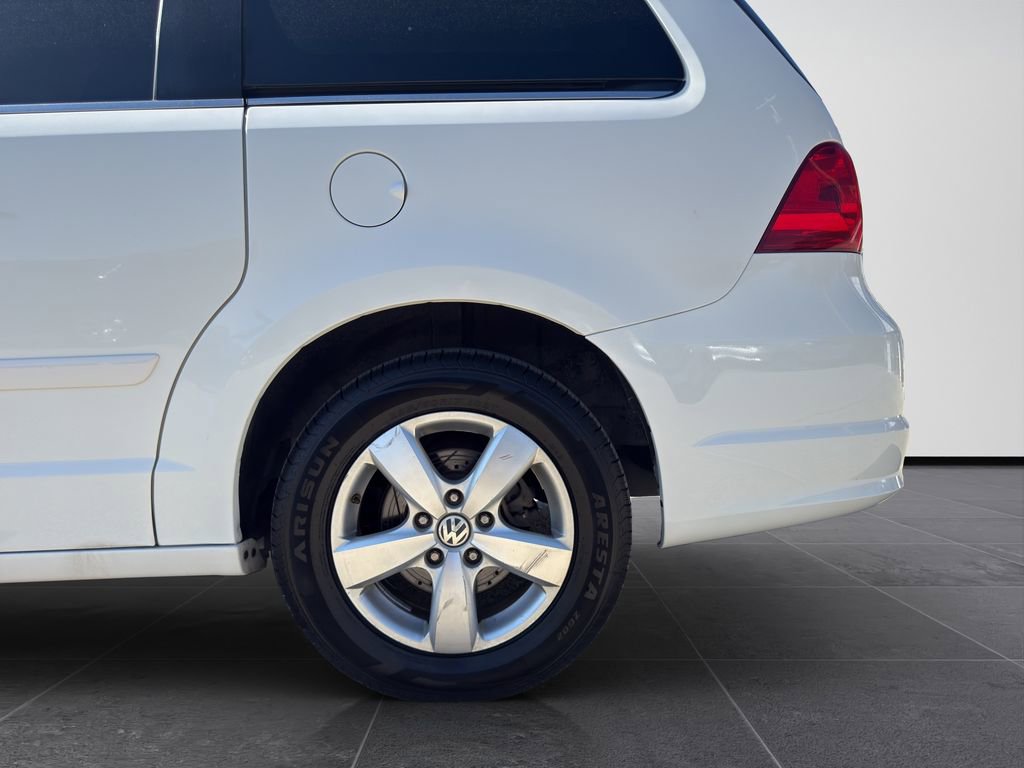 Used 2009 Volkswagen Routan SEL image 24