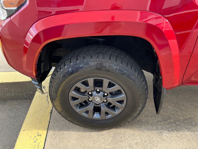 Used 2021 Toyota Tacoma SR5 AWD/4WD image 18