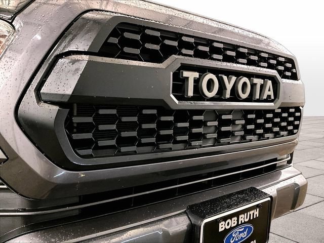 Used 2017 Toyota Tacoma TRD Sport AWD/4WD image 29