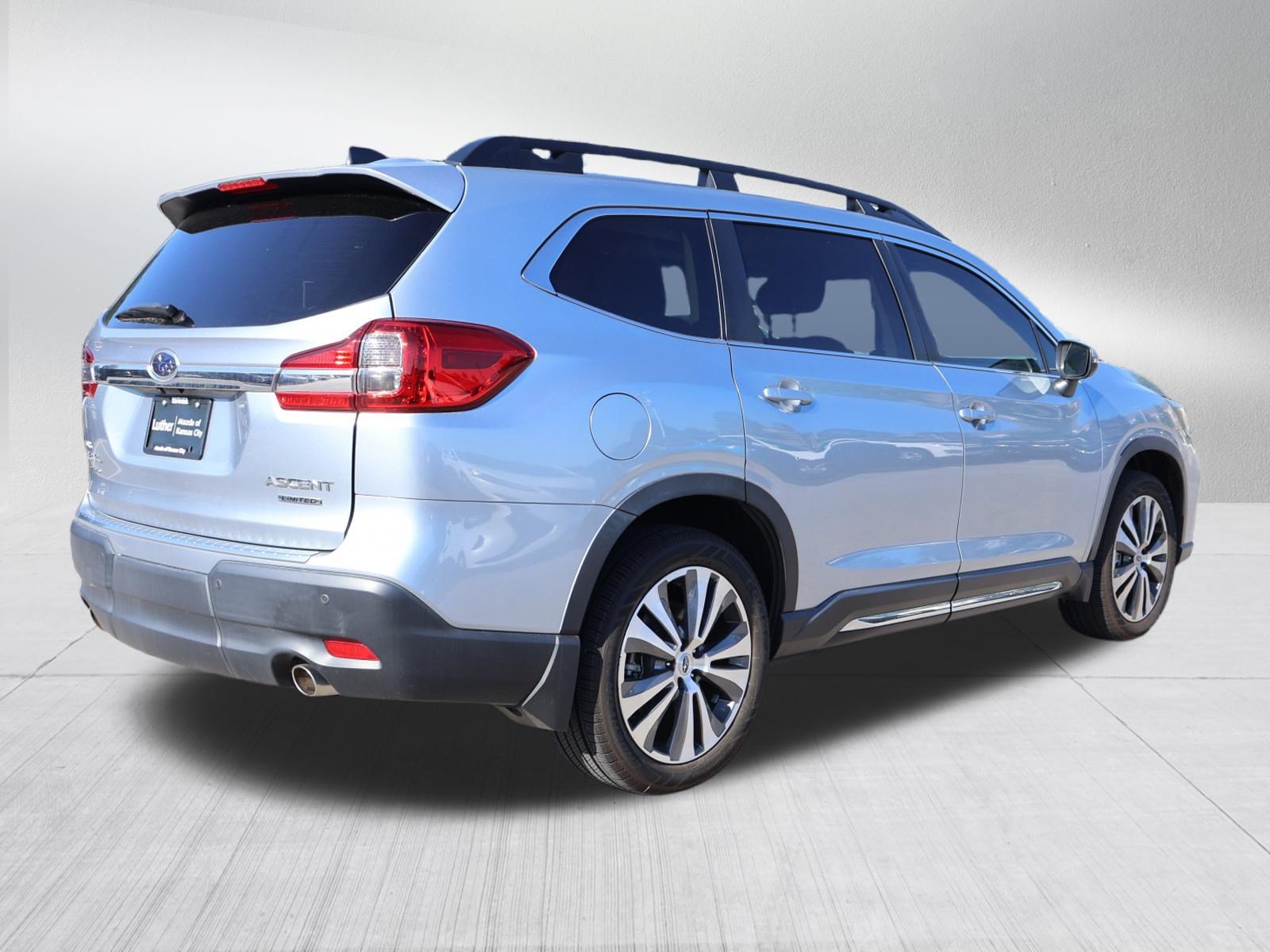 Used 2022 Subaru Ascent Limited w/ Technology Package AWD/4WD image 6