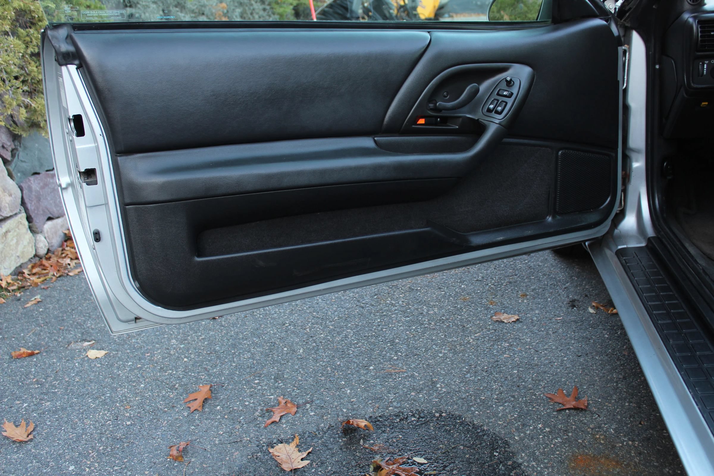 Used 2000 Chevrolet Camaro Z28 RWD image 12