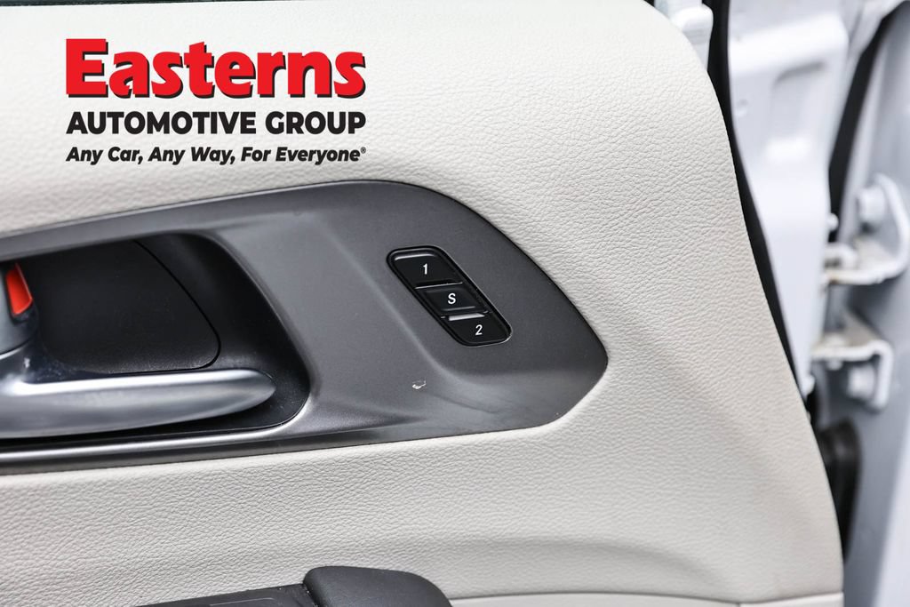 Used 2024 Chrysler Pacifica Limited FWD image 20