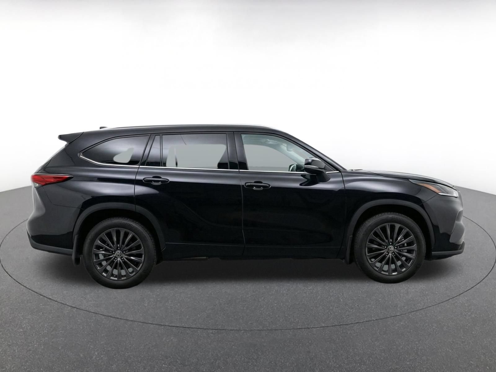 Used 2025 Toyota Highlander XSE AWD/4WD image 10