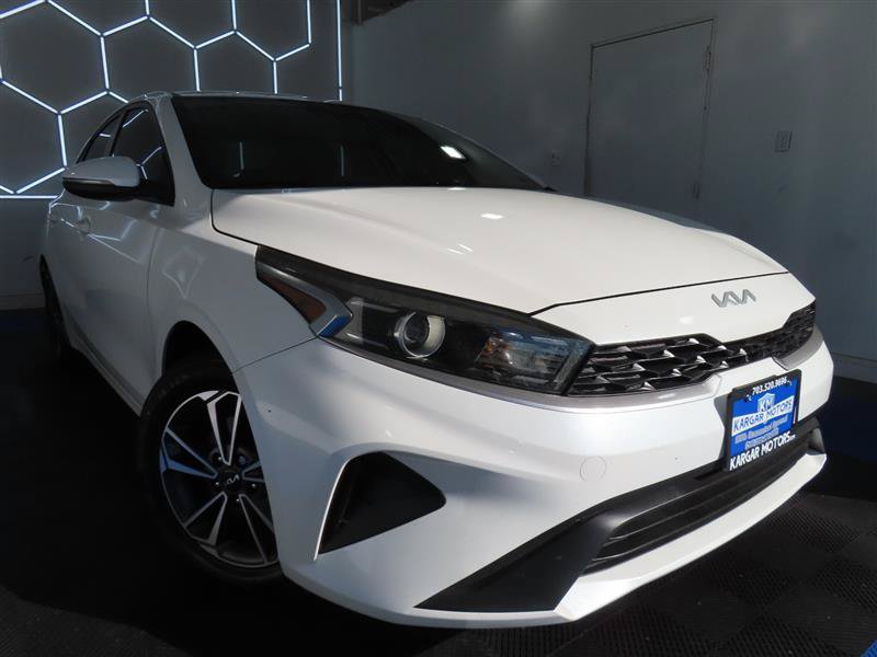 Used 2023 Kia Forte LXS w/ LXS Technology Package FWD image 2
