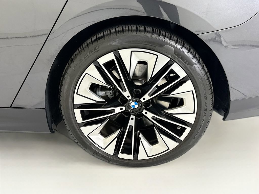 Certified 2026 BMW i5 eDrive40 w/ Premium Package RWD image 30