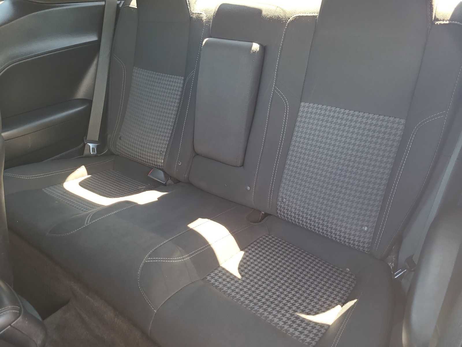 Used 2016 Dodge Challenger SXT image 21
