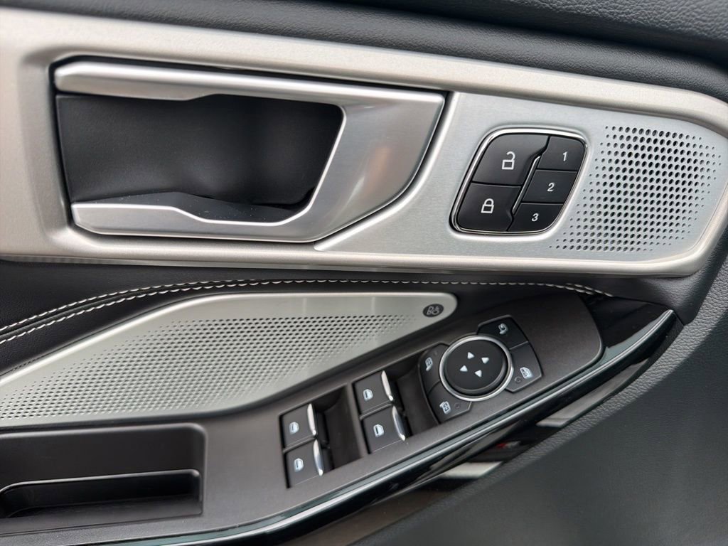 Used 2024 Ford Explorer ST w/ Equipment Group 401A image 21