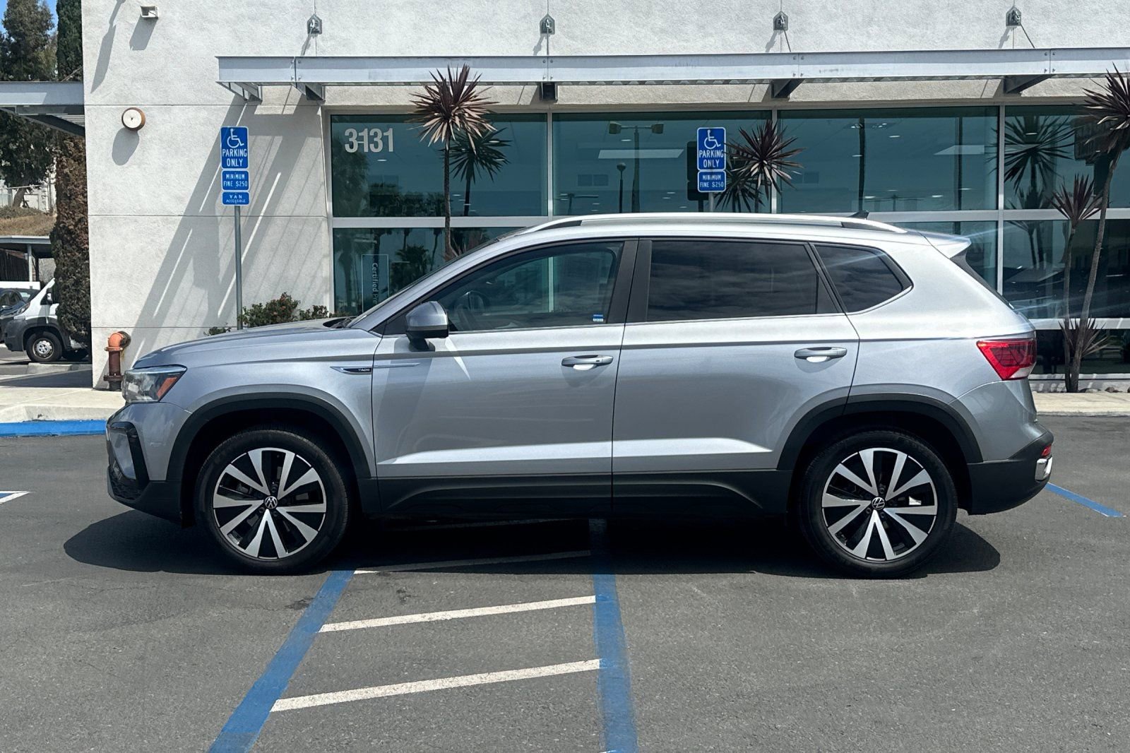 Used 2022 Volkswagen Taos SE AWD/4WD image 7