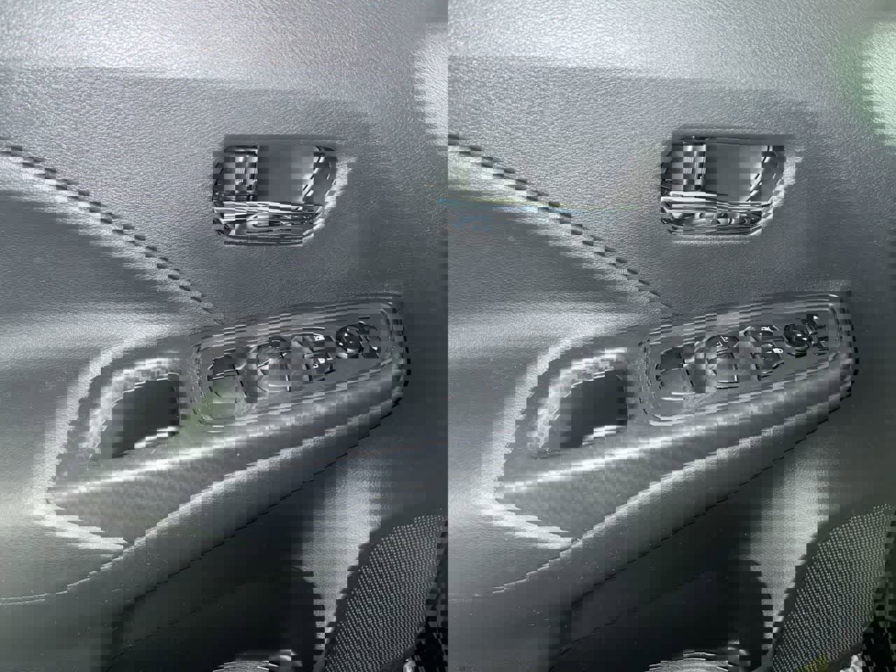 Used 2025 Nissan Versa SV image 12