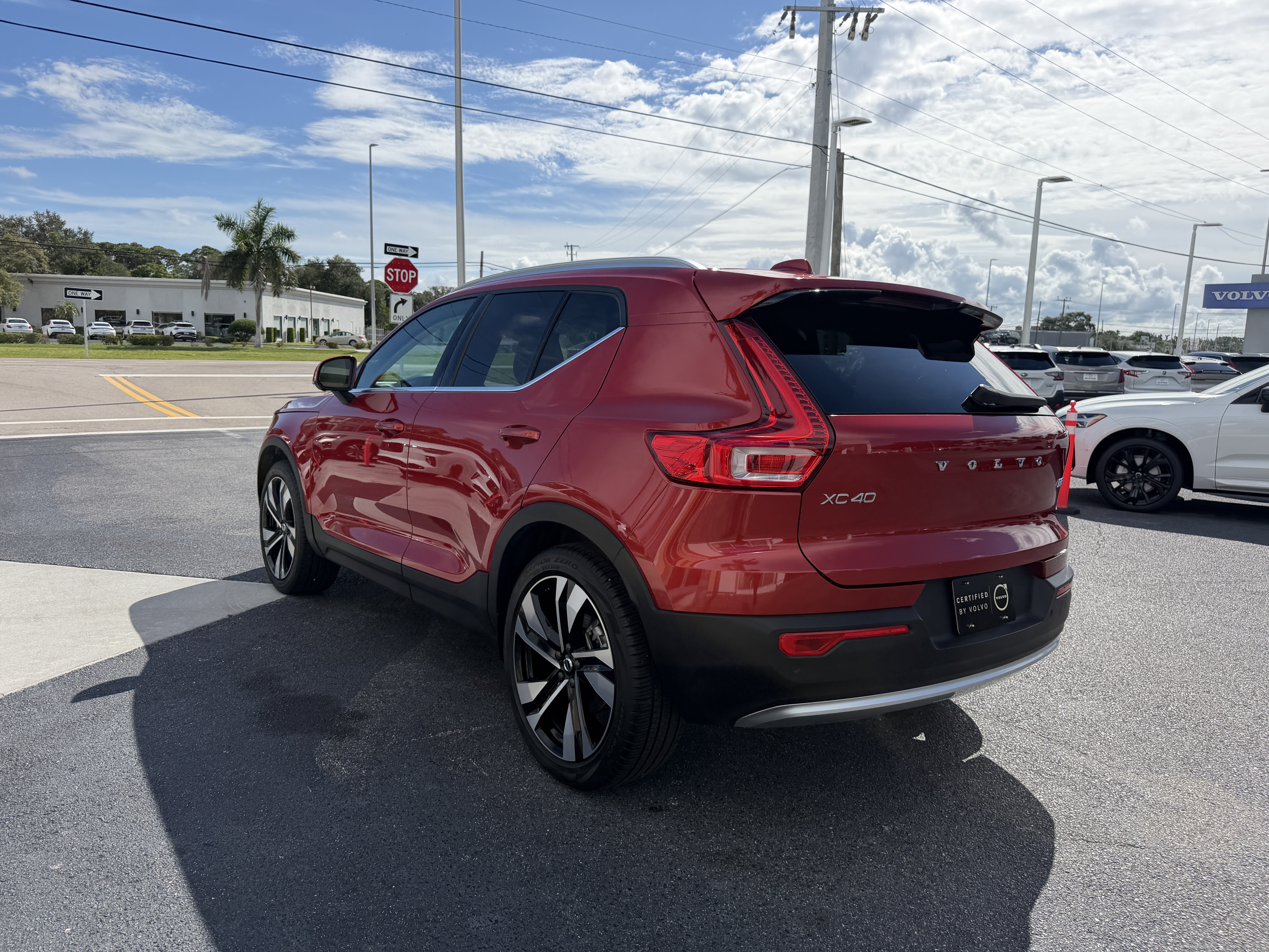 Certified 2023 Volvo XC40 B5 Plus w/ Driver Assist Package AWD/4WD image 5
