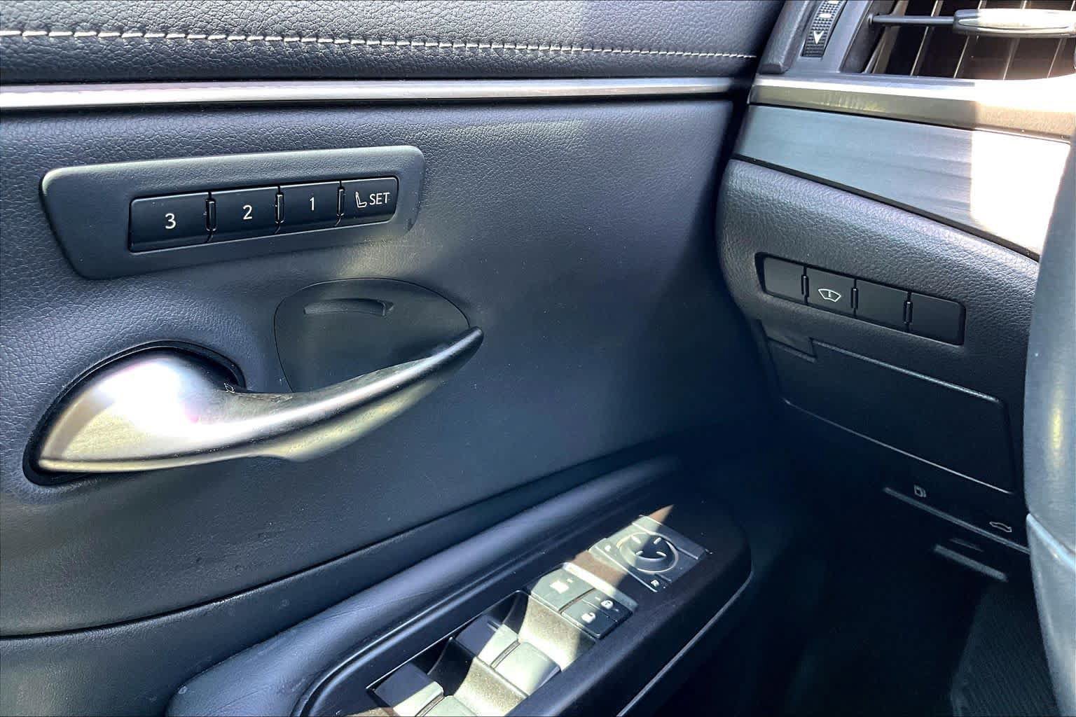 Used 2019 Lexus ES 350 w/ Accessory Package 2 FWD image 34