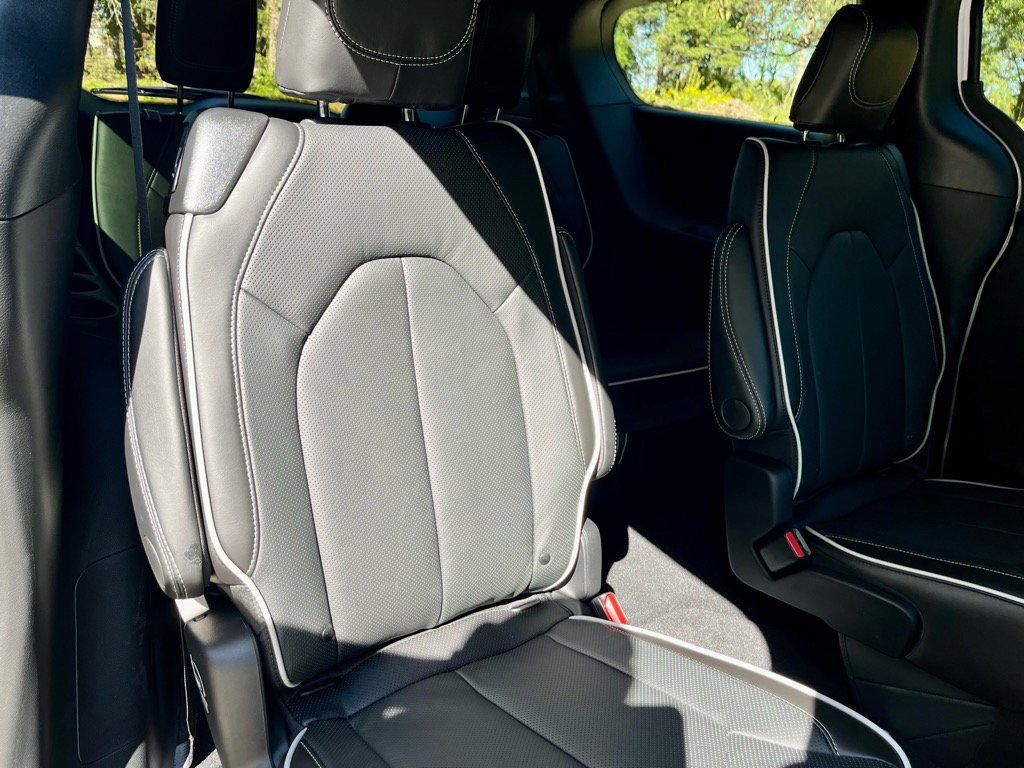 New 2026 Chrysler Pacifica Limited image 19