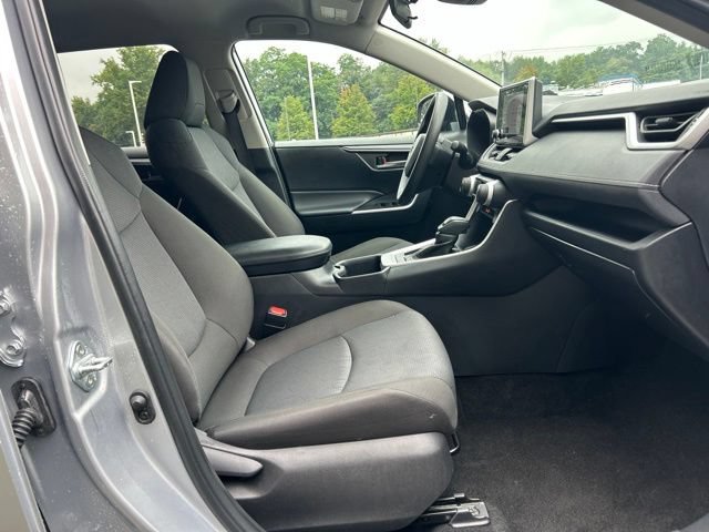 Used 2025 Toyota RAV4 XLE AWD/4WD image 31