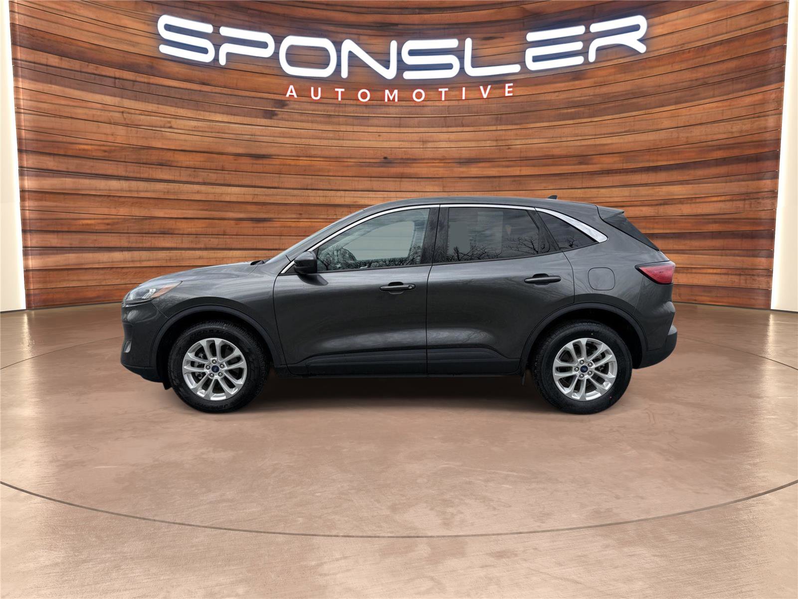 Used 2020 Ford Escape SE image 2