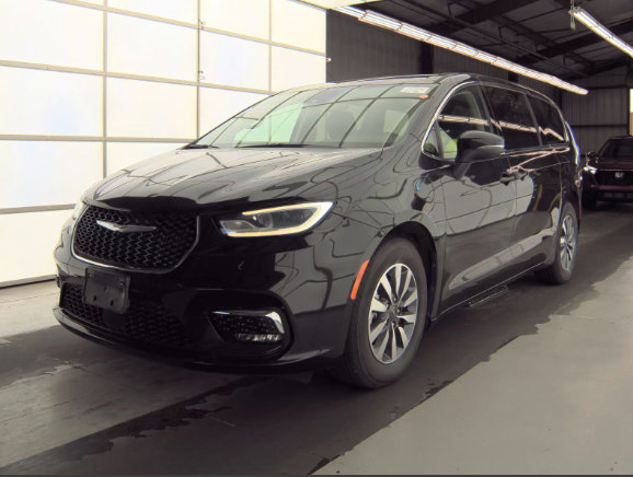 Used 2023 Chrysler Pacifica Touring-L