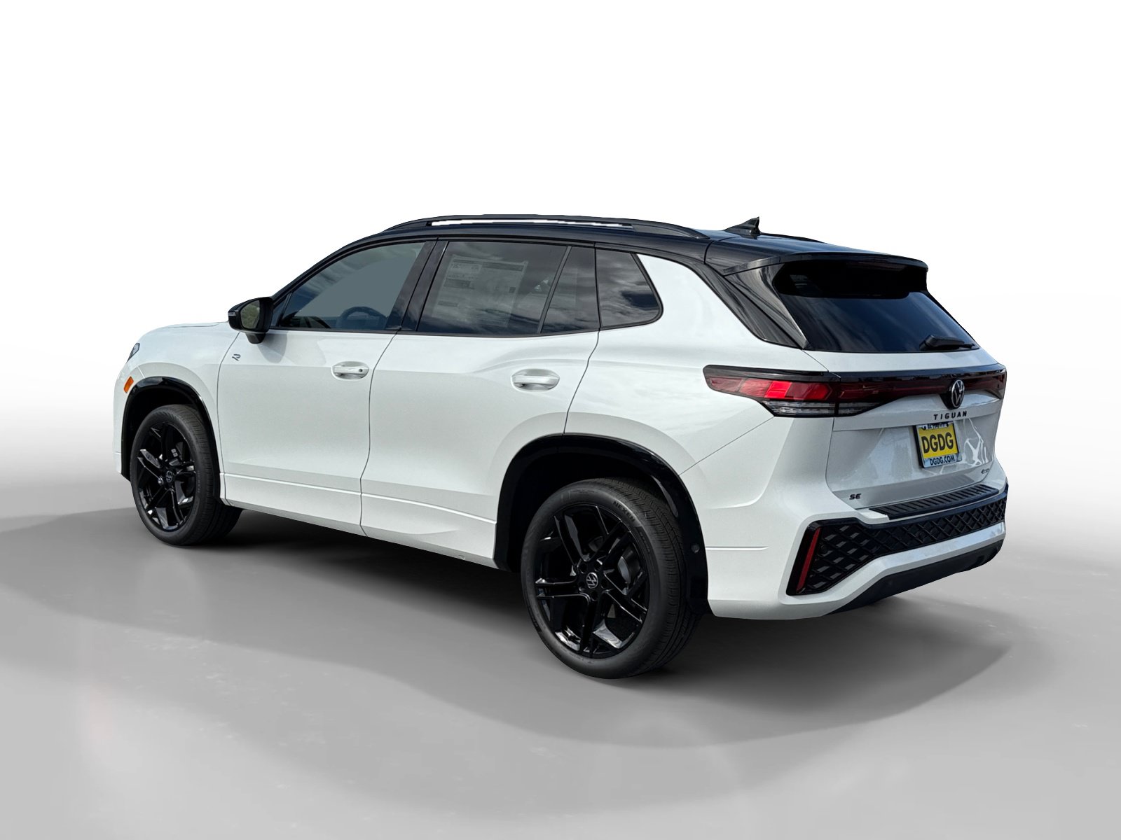 New 2026 Volkswagen Tiguan SE R-Line AWD/4WD image 3