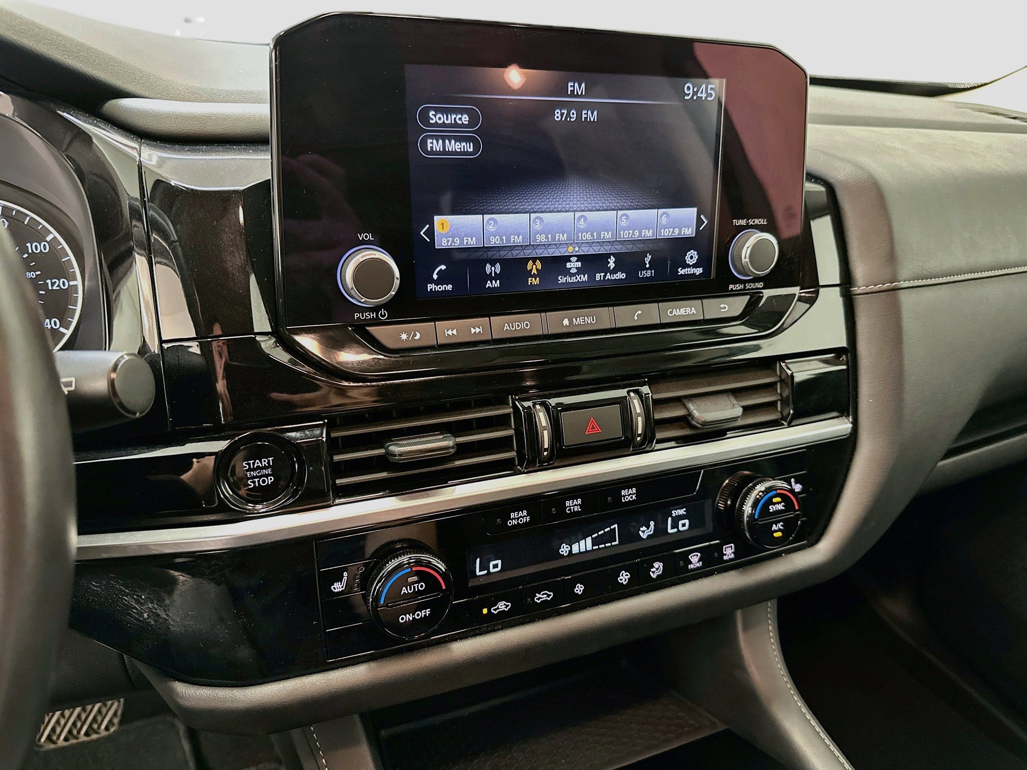 Used 2025 Nissan Pathfinder SV AWD/4WD image 25