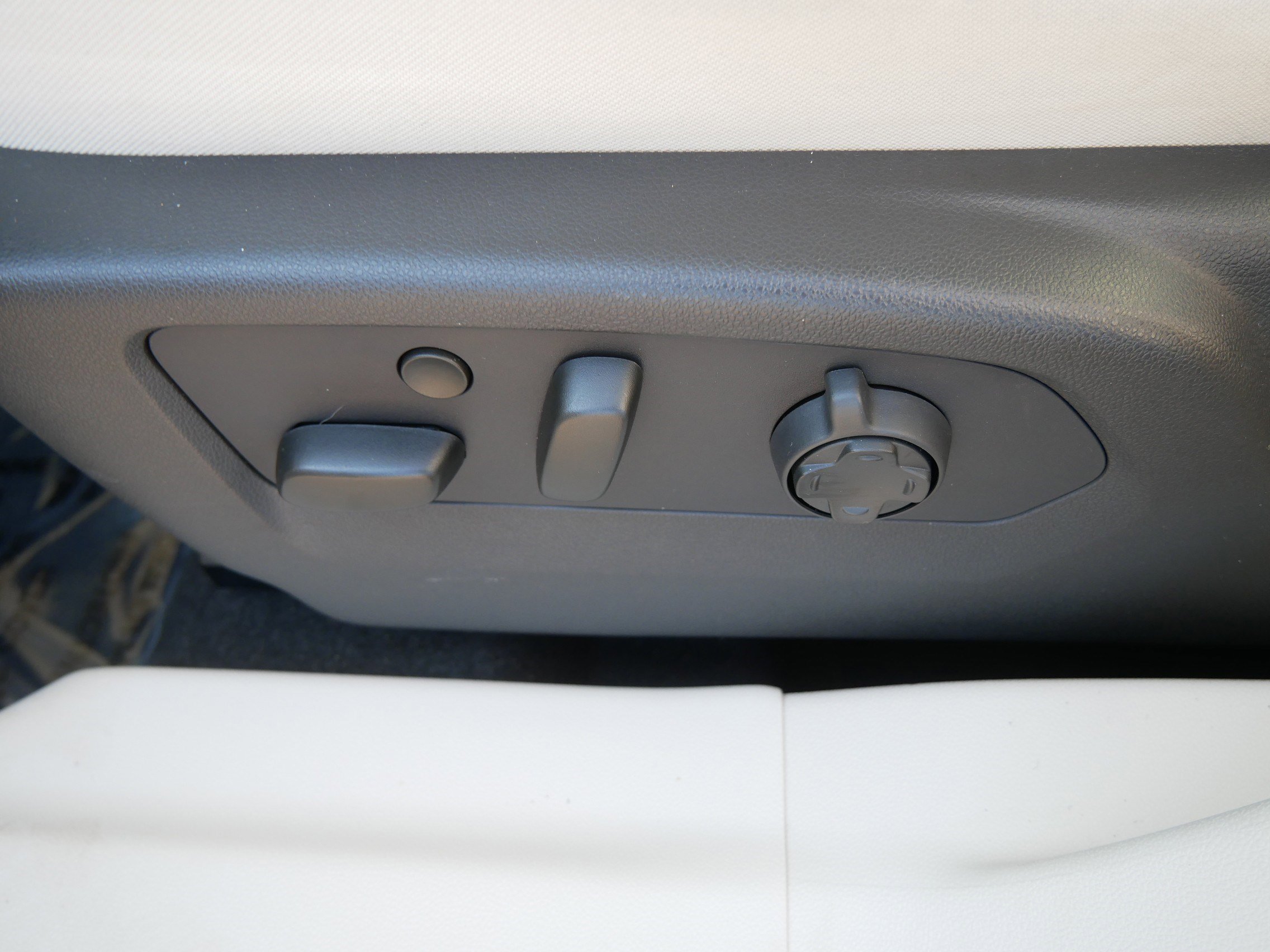 Used 2022 Buick Envision Avenir w/ Technology Package II AWD/4WD image 19