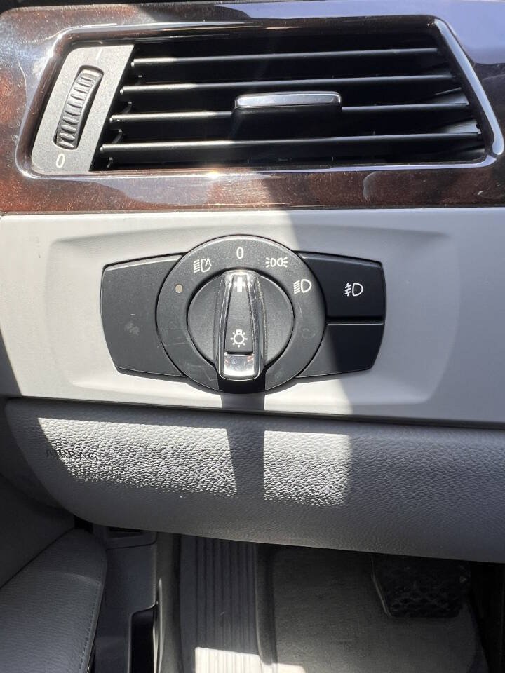 Used 2011 BMW 335i Convertible RWD image 19
