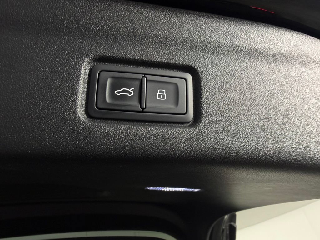 Used 2025 Audi Q6 e-tron Premium Plus w/ Premium Plus AWD/4WD image 23