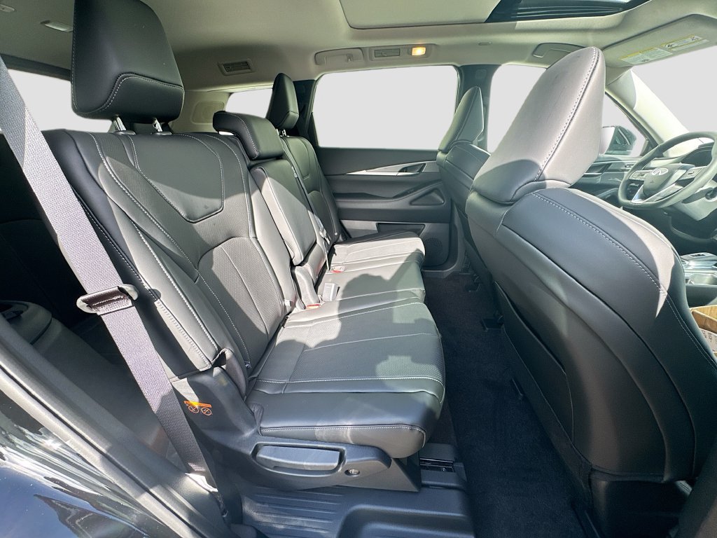 Used 2027 INFINITI QX60 Pure w/ Cargo Package FWD image 30