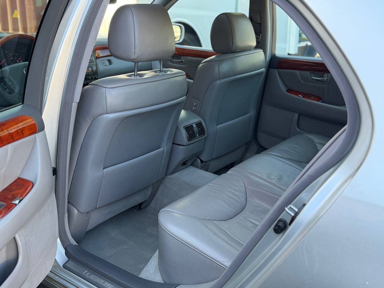 Used 2003 Lexus LS 430 RWD image 42