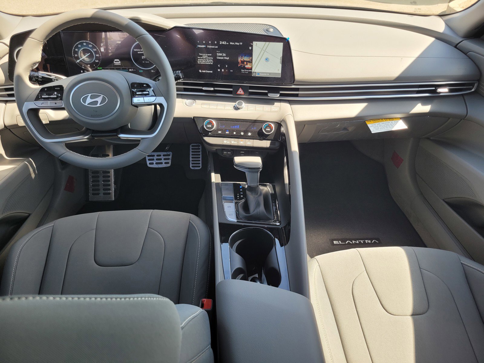 New 2025 Hyundai Elantra SEL image 18