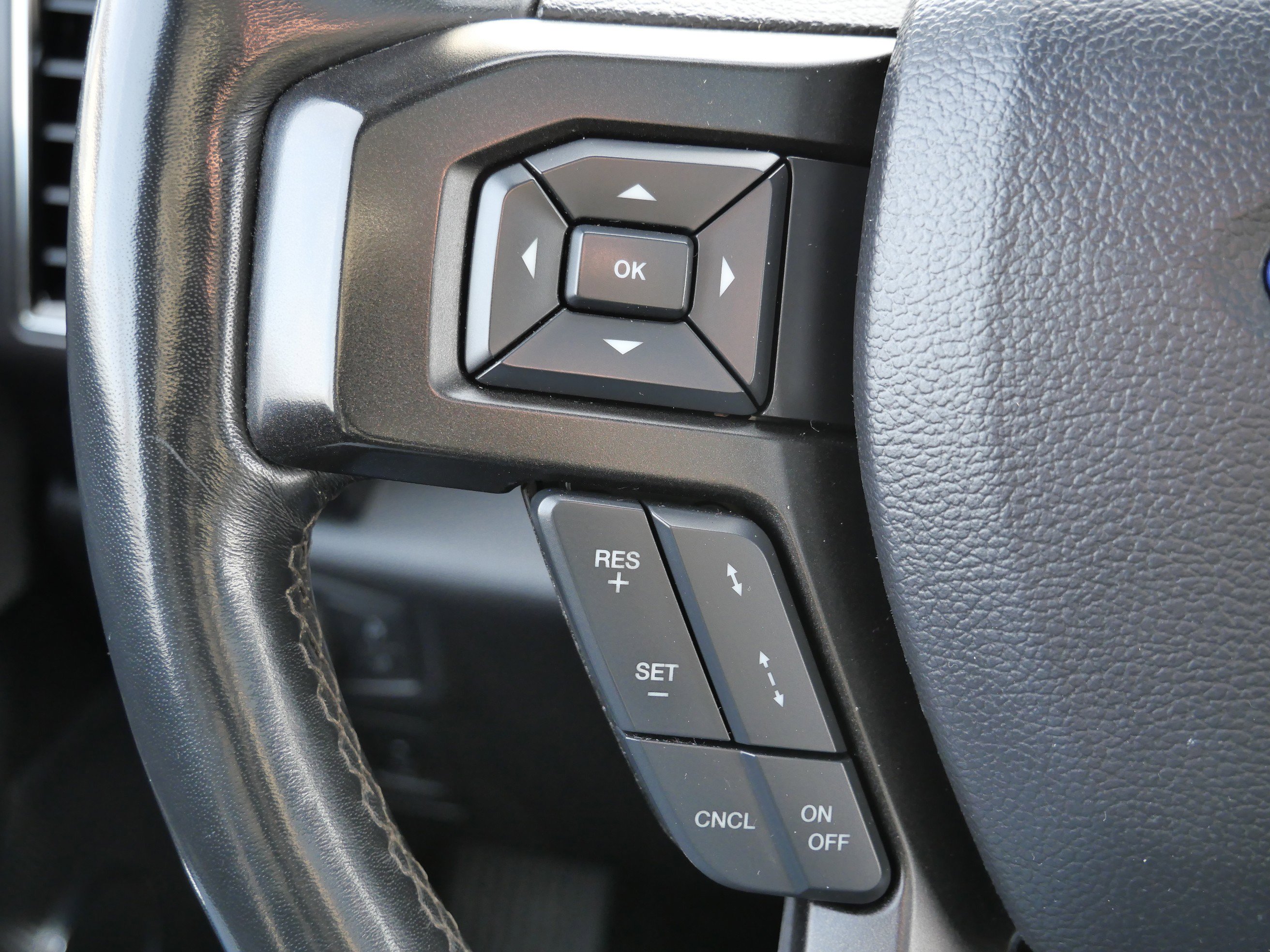 Used 2018 Ford Expedition Limited w/ Equipment Group 301A image 25