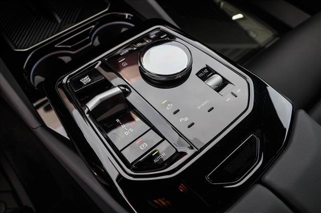 New 2027 BMW 550e xDrive AWD/4WD image 18