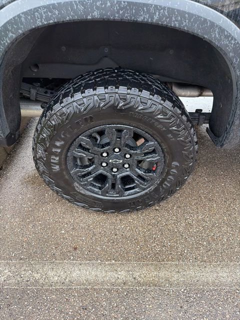 Used 2023 Chevrolet Silverado 1500 ZR2 w/ Technology Package image 4