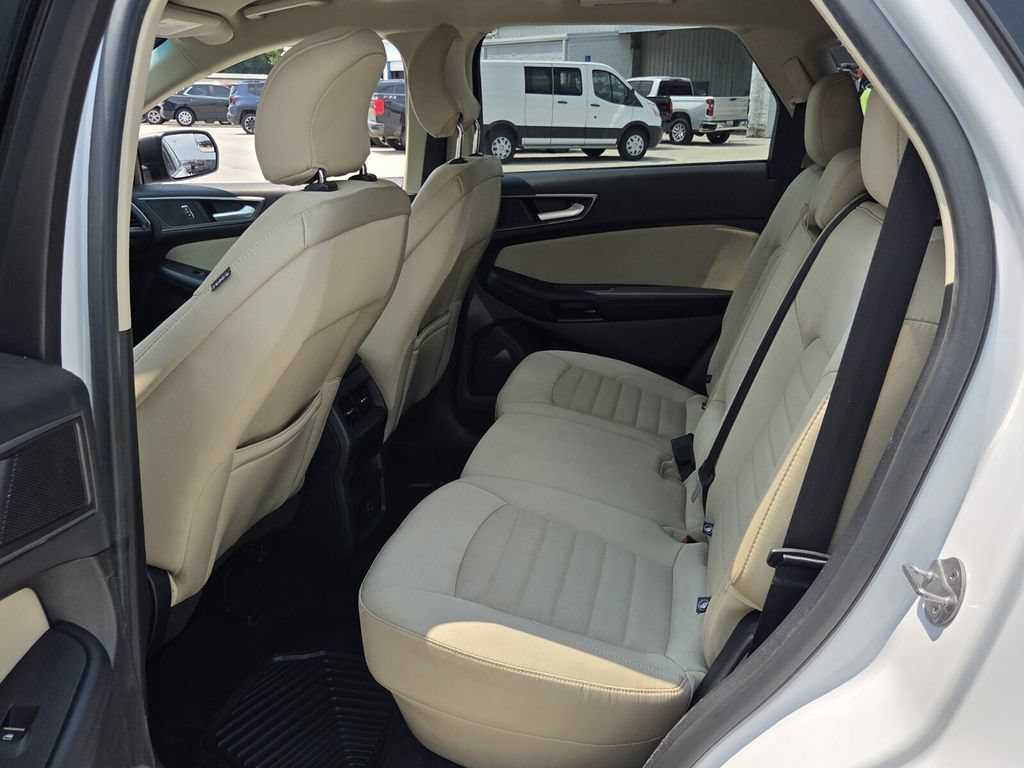 Used 2016 Ford Edge SE FWD image 12