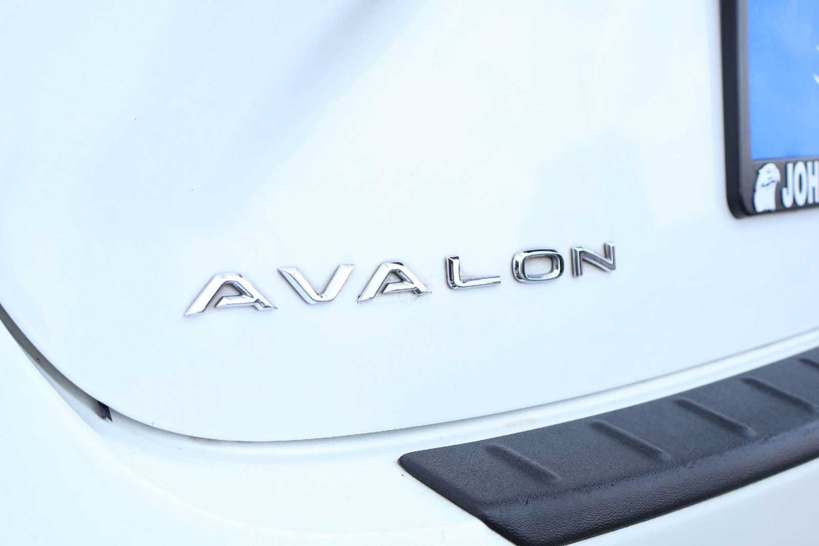 Used 2017 Toyota Avalon XLE Premium FWD image 7