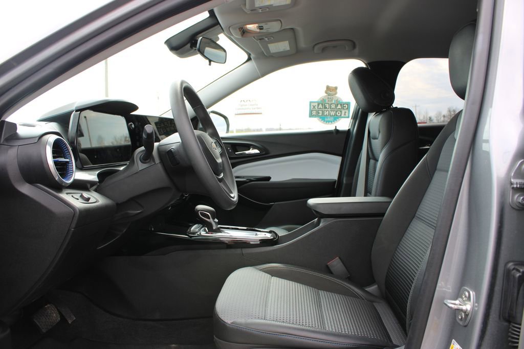 Used 2025 Chevrolet Trax LT image 19