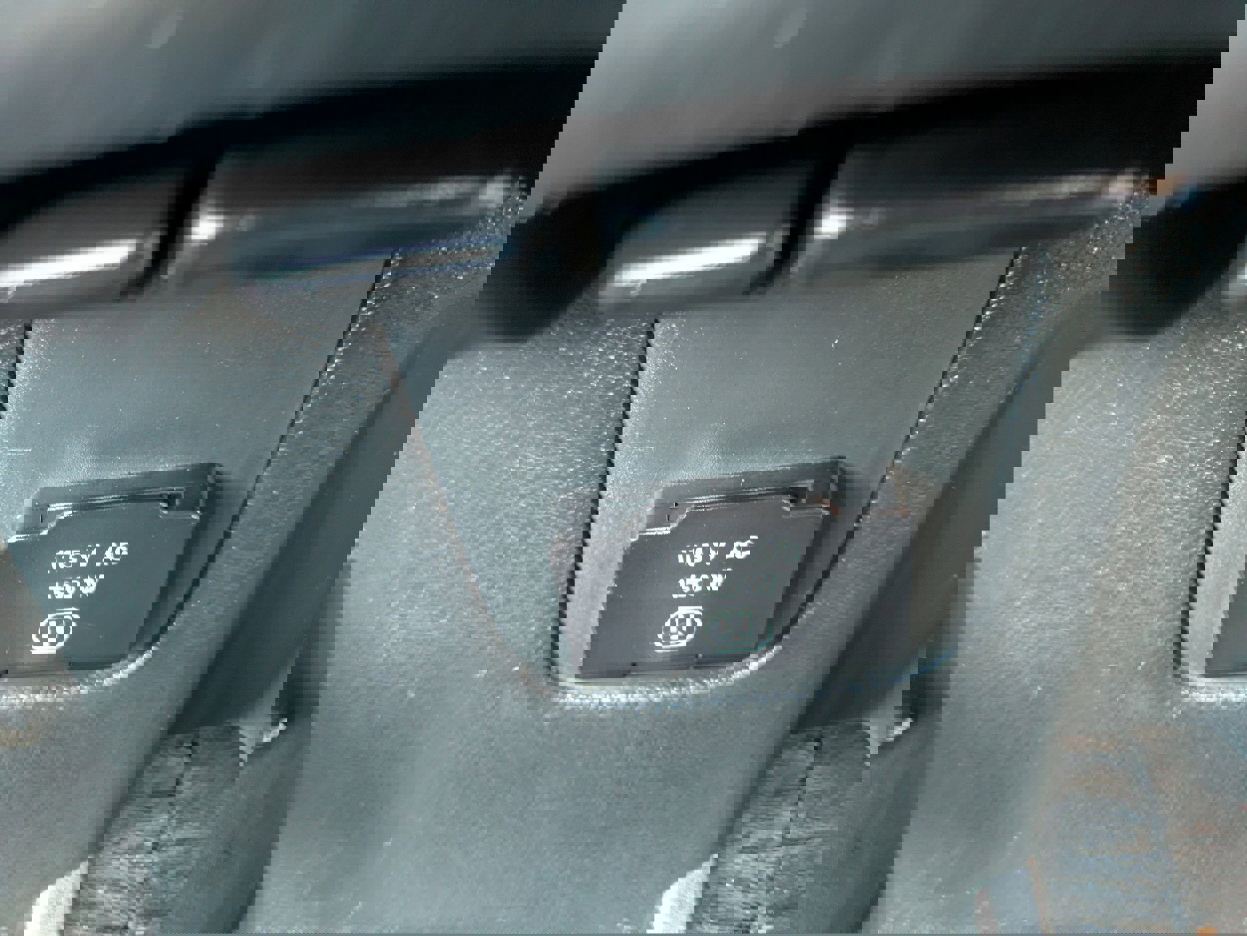 Used 2017 Jeep Wrangler Unlimited Rubicon w/ Connectivity Group image 28