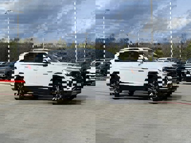 Used 2024 Volkswagen Atlas Cross Sport SE image 6