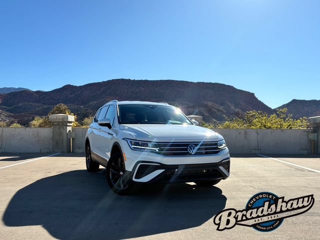 Used 2024 Volkswagen Tiguan SE AWD/4WD image 2