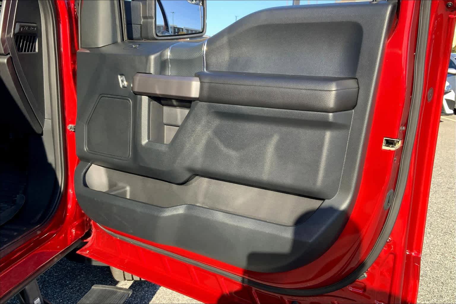 Used 2019 Ford F150 XLT w/ Equipment Group 302A Luxury AWD/4WD image 21