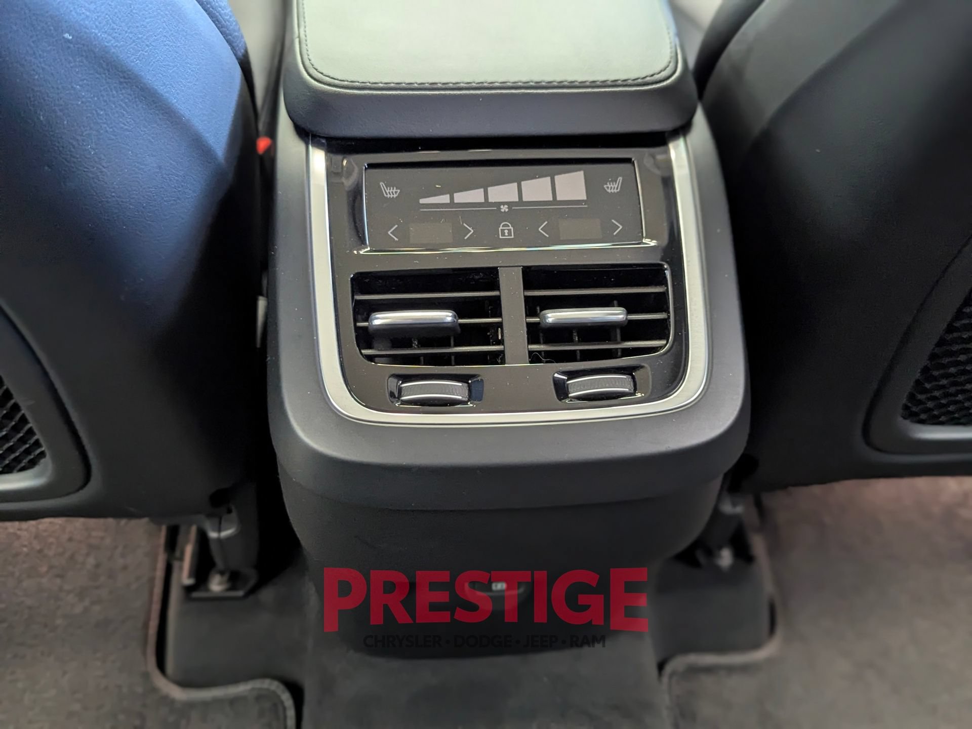 Used 2024 Volvo XC90 B6 Plus AWD/4WD image 24