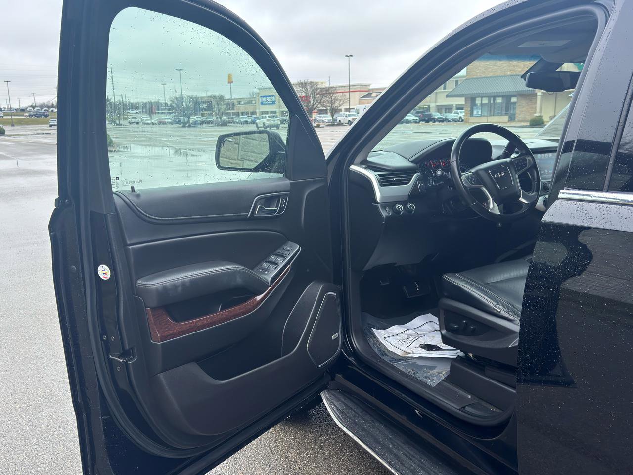 Used 2018 GMC Yukon SLE AWD/4WD image 6
