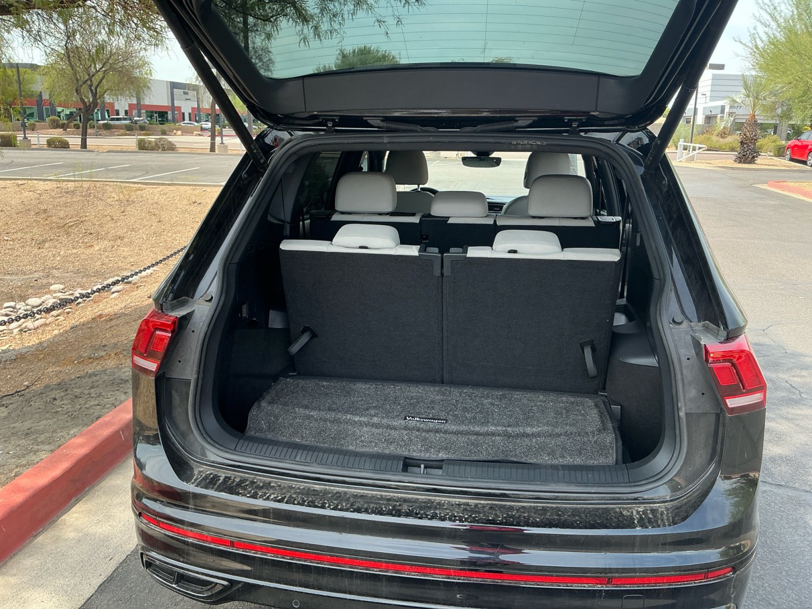 Used 2022 Volkswagen Tiguan SE R-Line FWD image 34
