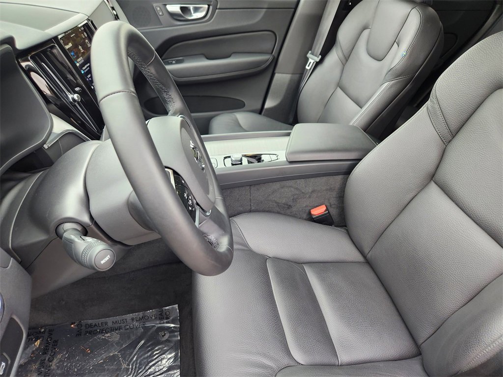 Used 2025 Volvo XC60 B5 Plus image 5