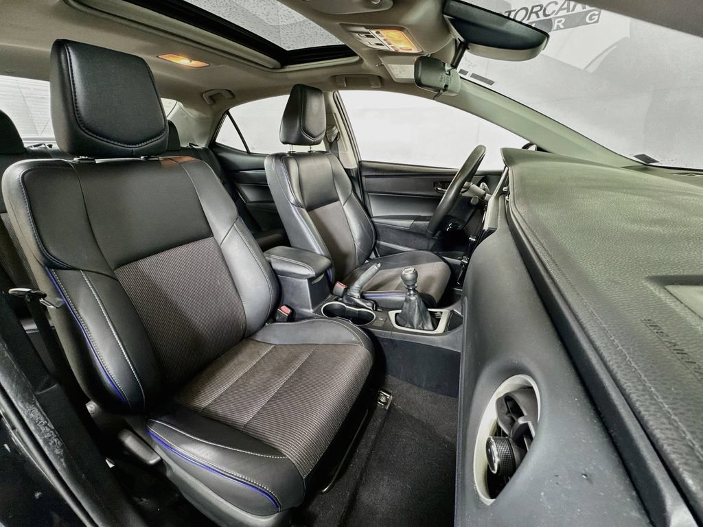 Used 2017 Toyota Corolla SE w/ Carpet Mat Package (TMS) FWD image 26