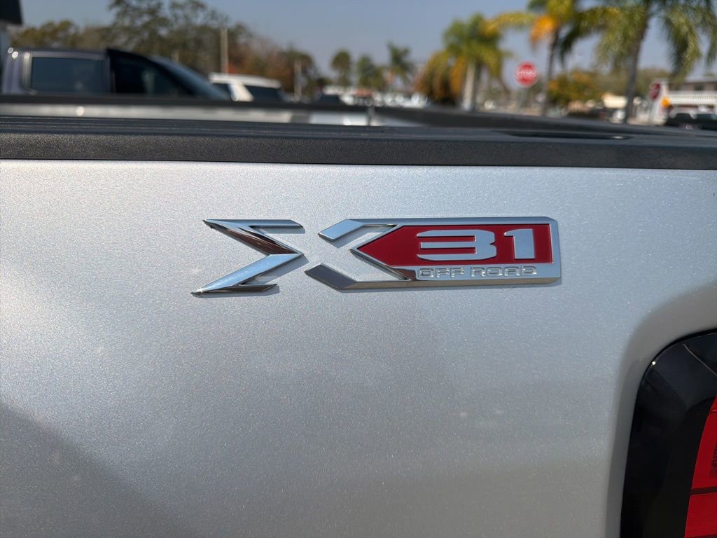 Used 2022 GMC Sierra 2500 Pro w/ Convenience Package image 3