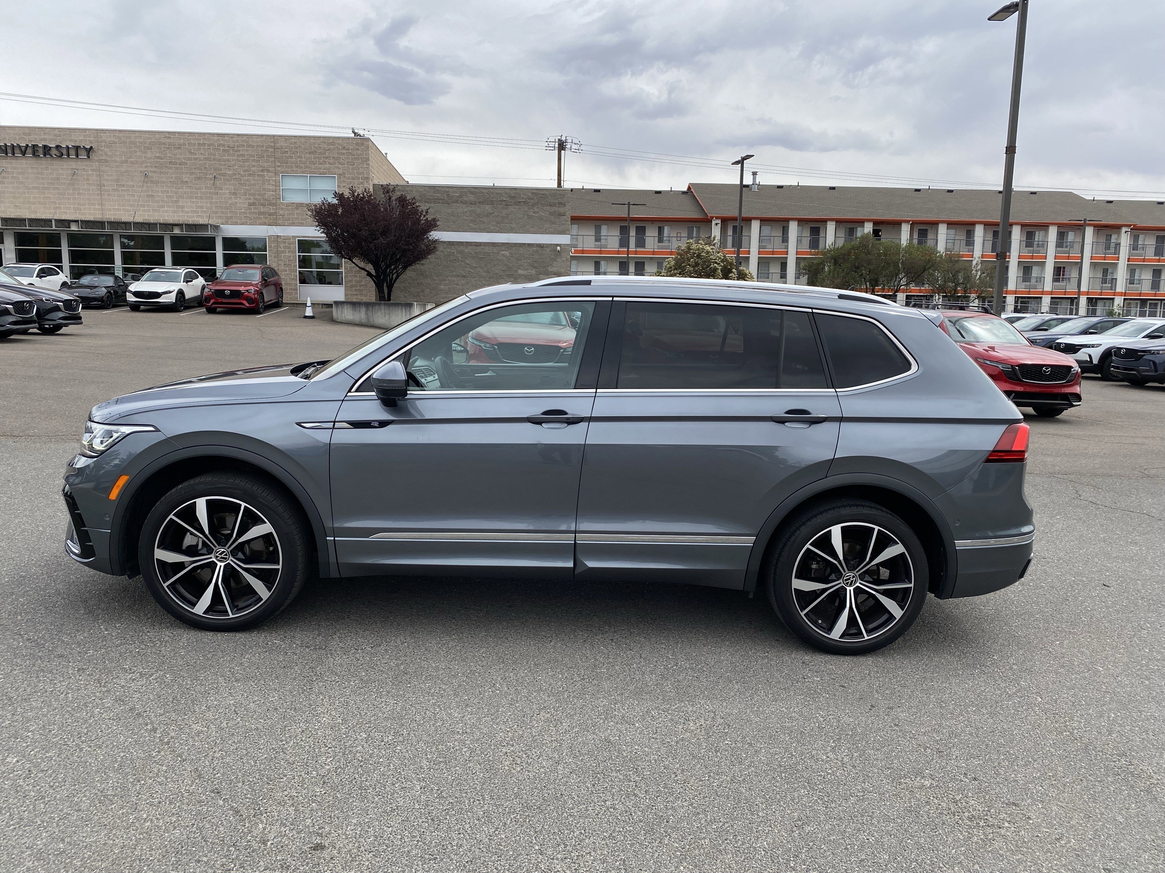 Used 2023 Volkswagen Tiguan SEL R-Line image 44