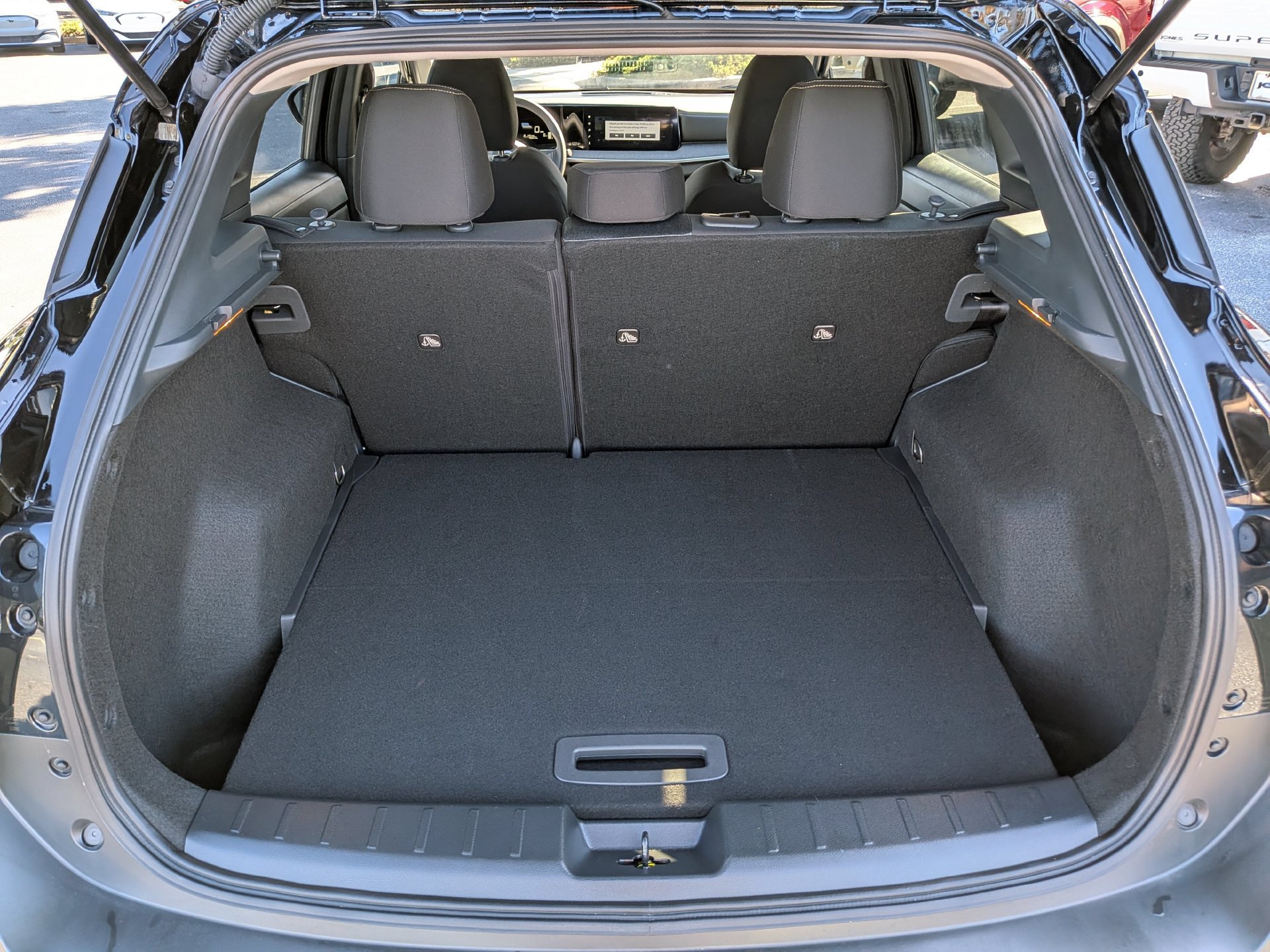 Used 2025 Nissan Kicks SV FWD image 14